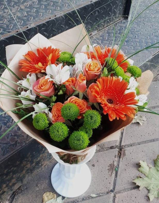 Букет цветов из: Герберы, Хризантемы, Альстромерии и Розы в Кривянской