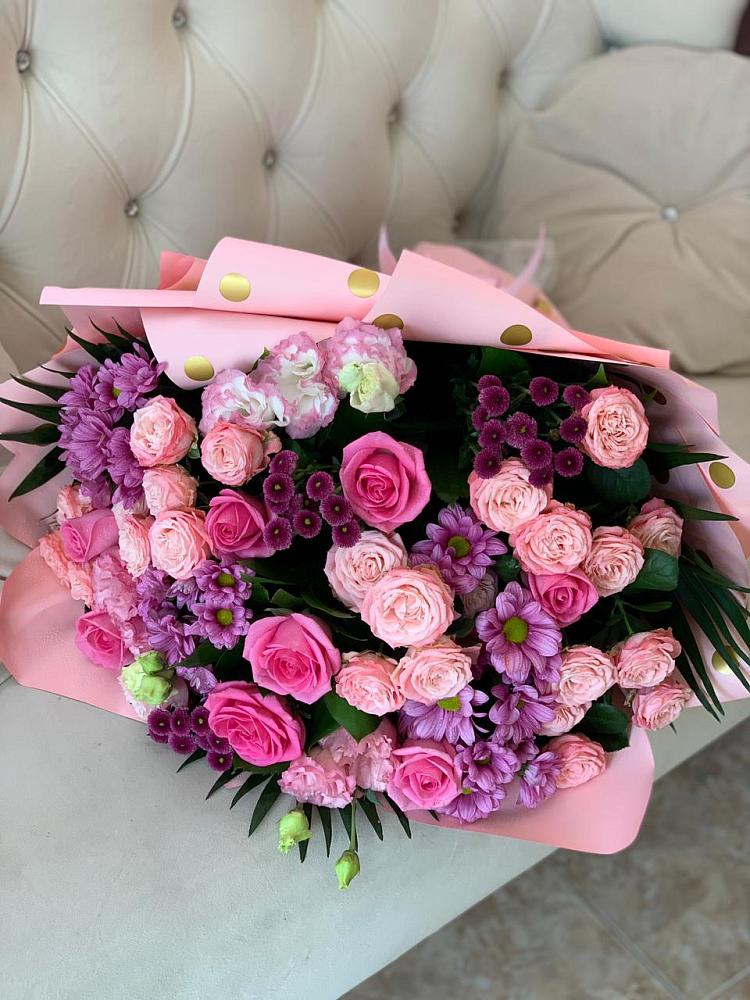 Букет цветов из: Хризантемы, Розы и Лизиантусы в Кривянской