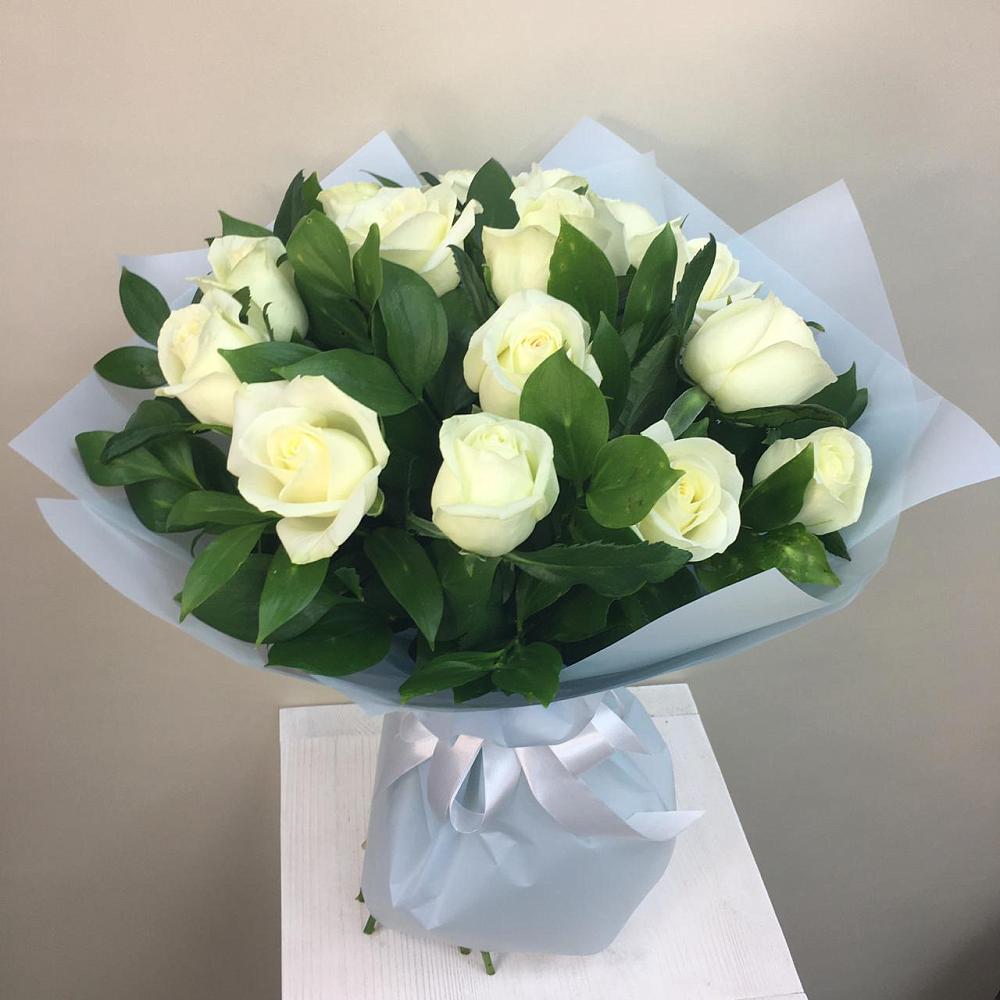Букет 15 Белых роз Проуд в Кривянской