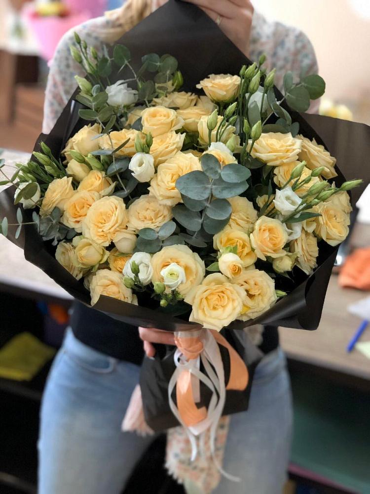 Букет цветов из: Розы и Лизиантусы в Кривянской