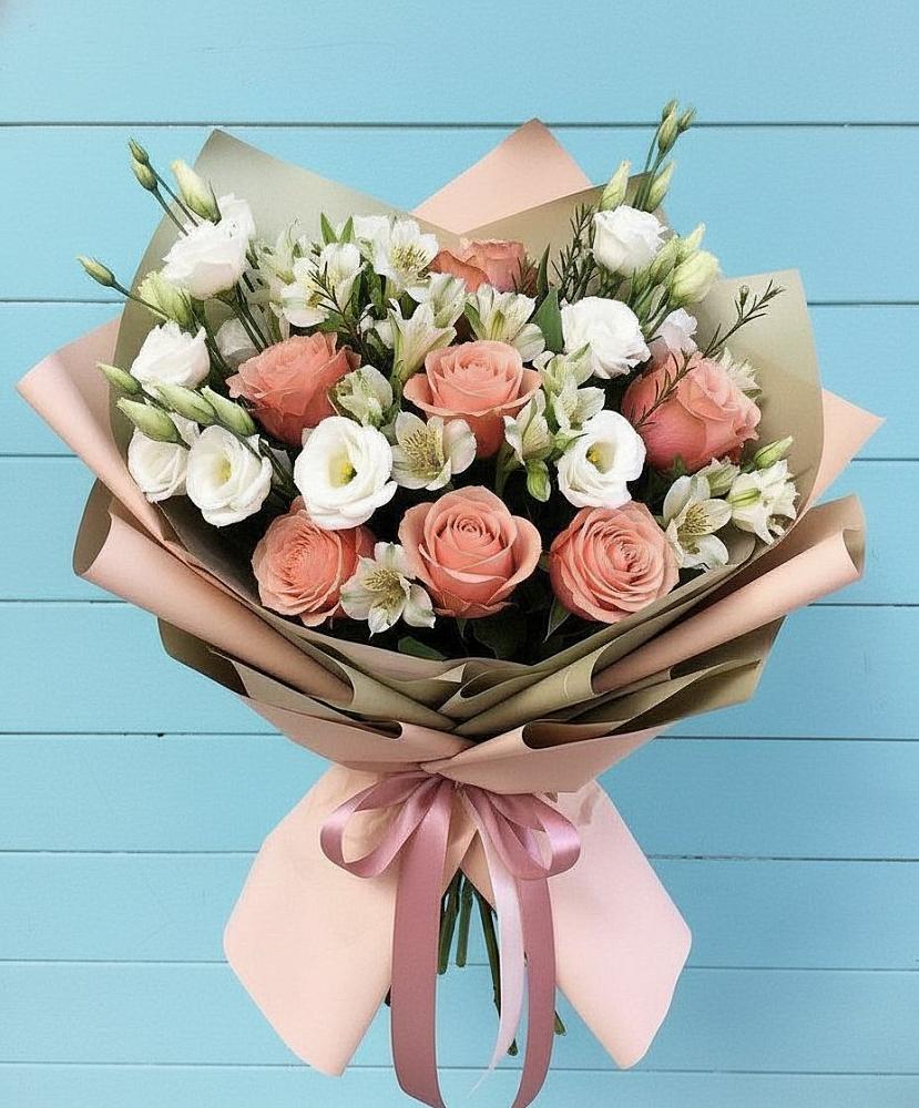 Букет цветов из: Розы, Альстромерии и Лизиантусы в Кривянской