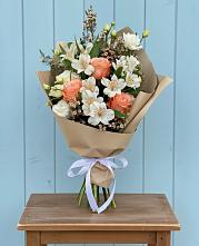 Букет цветов из:  Альстромерии, Лизиантусы, Розы и Хризантемы в Кривянской
