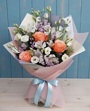 Букет цветов из:  Лизиантусы, Розы, Альстромерии и Гипсофила в Кривянской