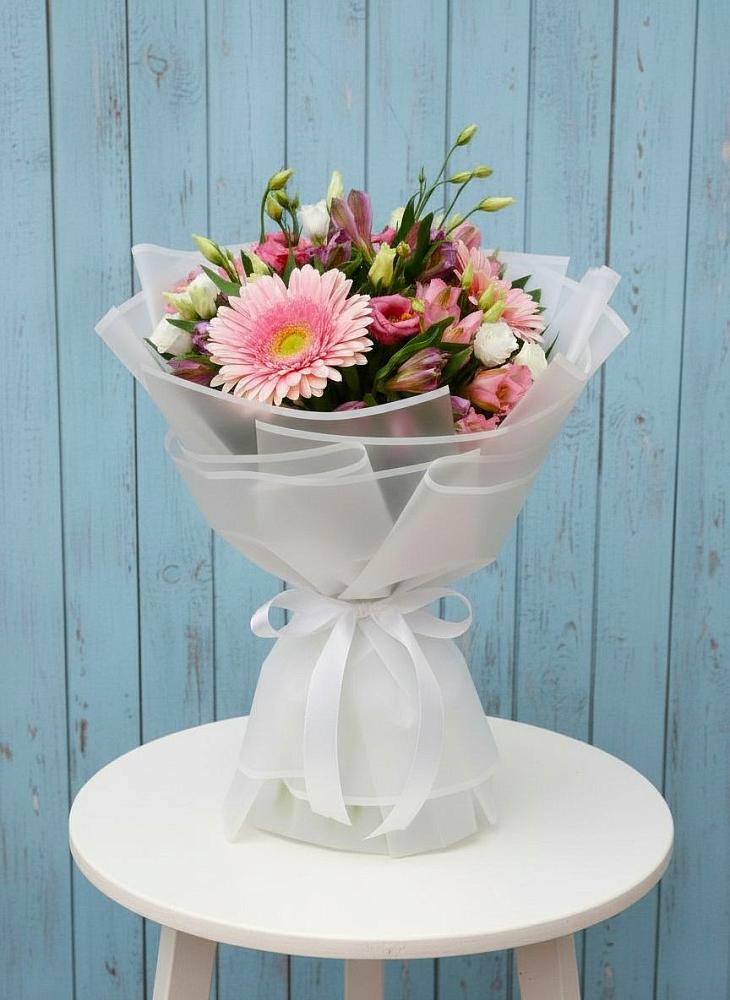 Букет цветов из: Герберы, Альстромерии и Лизиантусы в Кривянской