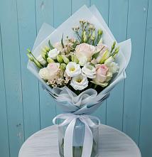 Букет цветов из:  Розы и Лизиантусы в Кривянской