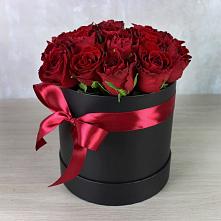 Цветочная композиция из Розы в шляпной коробке в Кривянской