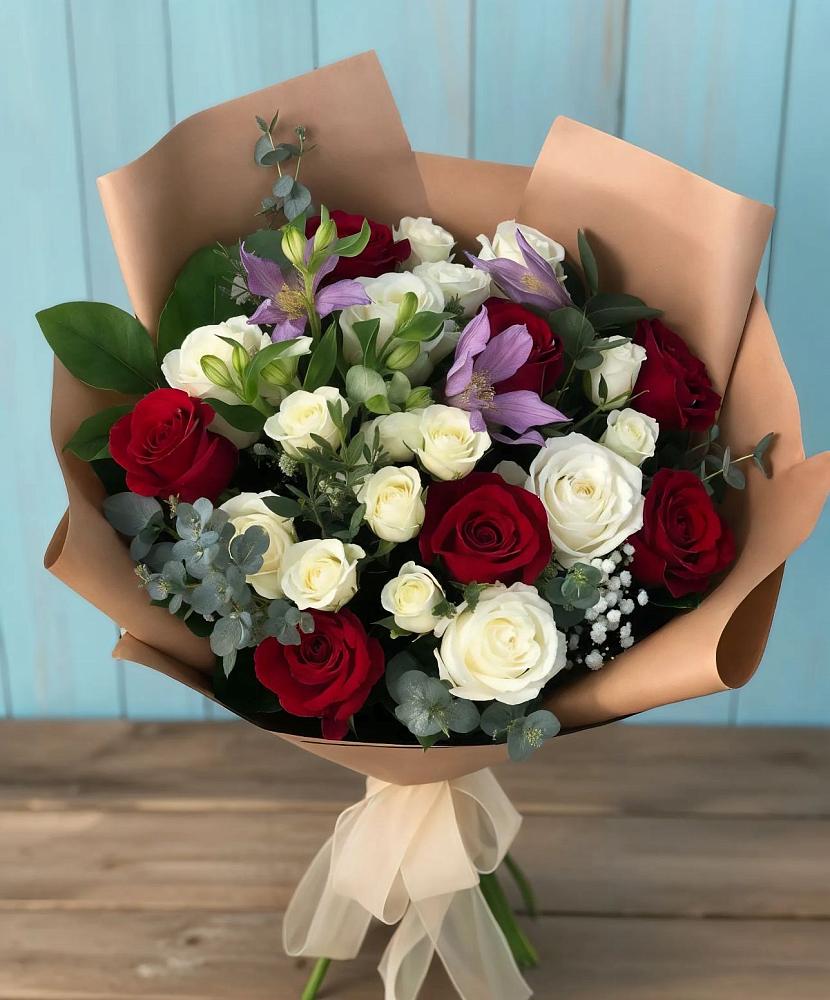 Букет цветов из: Розы и Альстромерии в Кривянской