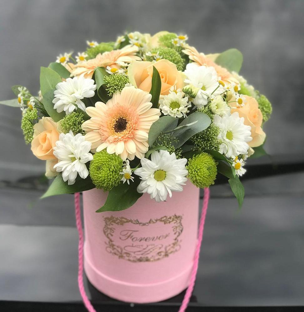 Цветочная композиция из Розы, Герберы и Хризантемы в шляпной коробке в Кривянской